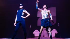 Frases motivacionales, mascarillas y papel higiénico: directos a la 'rehabilitación' tras un concierto de Ca7riel y Paco Amoroso