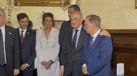 Florentino Pérez visita a Ceuta y clasifica a Juan Jesús Vivas como "el ceutí más ilustre que tiene España".