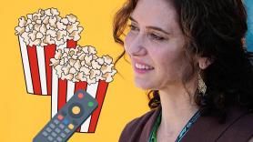 Sofá, mantita y Netflix:​ 'De casa a casoplón' y otras series que recomendamos ver a Ayuso