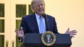 "Ególatra desquiciado y corrupto": Trump la lía con planes de volar Irán por los aires, rebautizar la IA y quedarse Groenlandia
