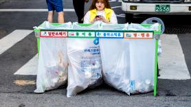 Corea del Sur cobra por kilo de comida tirada y recicla el 97%: en España el contenedor marrón sigue a medio implantar