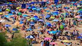 Un hombre de 82 años muere en una playa de Grecia tras una pelea por una tumbona con otro de 76 años