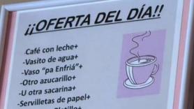 El dueño de un bar cuelga un cartel con la "oferta del día" y muchos camareros se sienten identificados: "Todo por 1,30 euros"