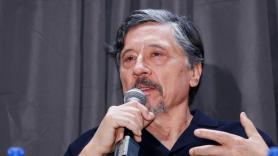 Carlos Bardem, durante la concentración de apoyo a Maricarmen: "Tenemos que recuperar nuestro país, lo están malvendiendo "