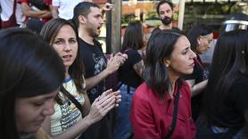 Choque entre Irene Montero y un policía nacional en el desahucio de Maricarmen: "Deje de soliviantar a la masa"
