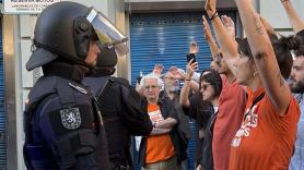 Llega la comisión judicial a la vivienda de Maricarmen para ejecutar su cuarto intento de desahucio