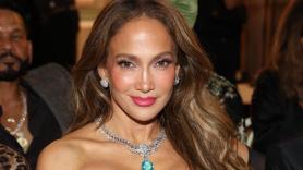 El 'momentazo' de Jennifer Lopez bailando y desfilando para 'Vogue' que ha hipnotizado a internet
