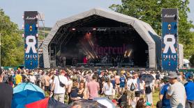 Denuncia a su jefe por discriminación: le rechazó tres días de vacaciones y quería ir a un festival de música que para ella tenía "carga espiritual"