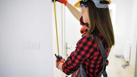 Construyó ella sola una casa de 22 metros cuadrados y gastó 37.000 euros, pero hay 5 errores que debería haber evitado
