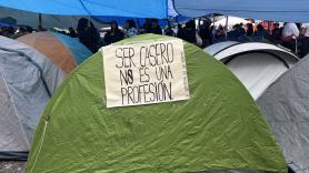 15 pancartas para explicar la acampada por la vivienda en la Puerta del Sol: "Ser casero no es una profesión"