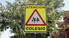 Ya es oficial: desde el 1 de octubre los Ayuntamientos podrán prohibir circular y aparcar en la puerta de los colegios y estas son las ciudades que ya lo hacen