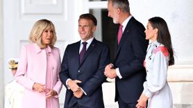 La visita de Estado de los Macron a España: Letizia, con el vestido de las recepciones, impuntualidad reincidente y el gesto entre Sánchez y el presidente de Francia