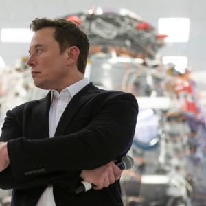 El magnate Elon Musk, en una imagen de archivo ante una Dragon de Space X.