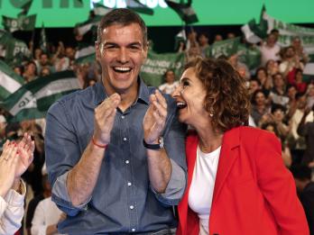 Pedro Sánchez y María Jesús Montero, en el cierre de campaña del PSOE