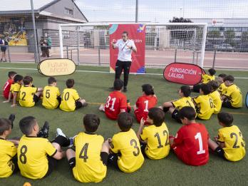 Javier González, el preparador del Prebenjamín A del AD La Plata de Torrejón de Ardoz (Madrid),