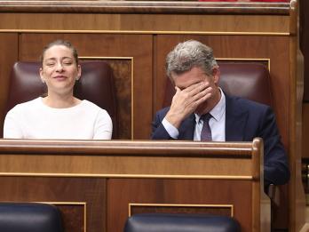MADRID, SPAIN - JUNE 24: The PP’s spokesperson in Congress, Ester Muñoz, and the PP’s leader, Alberto Nuñez Feijoo, during a question time session in the Congress of Deputies on 24 June 2026, in Madrid, Spain. The Prime Minister appears before the Lower House to report on the political situation following developments in the investigations into his wife, the ‘Leire case’ and former Prime Minister Zapatero, as well as the Supreme Court’s conviction of former minister Abalos, his adviser Koldo, and businessman Victor de Aldama. (Photo By Eduardo Parra/Europa Press via Getty Images)