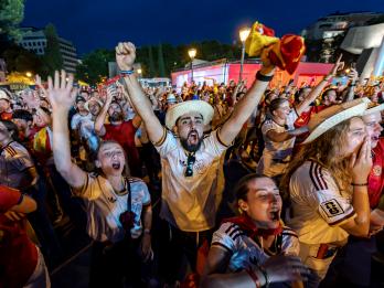 La afición española inunda las calles de toda España de felicidad.