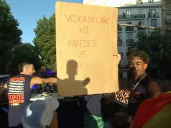 La pancarta sobre Gavi que levantaron Fabián y Lamine Yamal.
