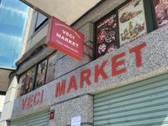puerta de un comercio