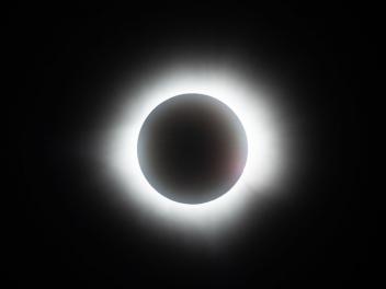 Momento del eclipse solar total en Mazatlán (México)