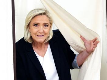 Marine Le Pen, tras votar este domingo