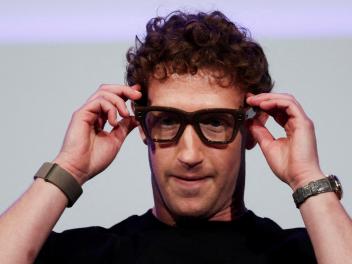 Mark Zuckerberg, CEO de Meta, con sus nueva gafas Meta Ray-Ban Display.