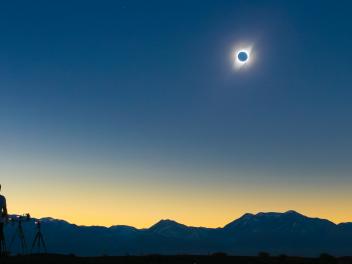 Oscar Martín Mesonero, cazador de eclipses, durante uno de sus viajes.