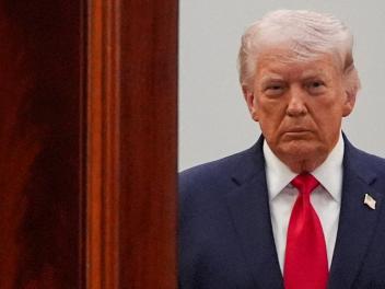 El presidente de EEUU, Donald Trump, antes de su intervención televisada para hablar sobre la guerra con Irán desde el Salón de la Cruz de la Casa Blanca, el 1 de abril de 2026.