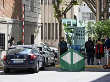Agentes de la UCO acuden a la sede de la Dirección General de la Guardia Civil en Madrid para recabar información relacionada con el 'caso Leire'.