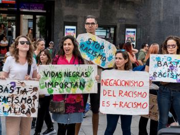 Protesta en Madrid para apoyar al futbolista brasileño Vinicius Jr. tras ser víctima de ataques racistas, en la Plaza del Callao, el 4 de junio de 2023.