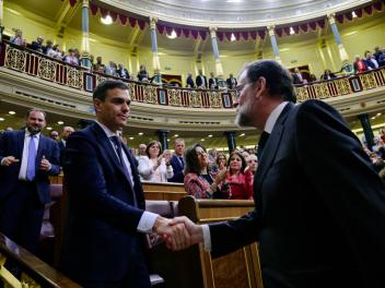 Pedro Sánchez y Mariano Rajoy, en 2018, tras la moción de censura
