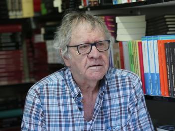 MADRID, SPAIN - MAY 29: Hispanist Ian Gibson at one of the booths of the 2022 Book Fair, in El Retiro Park, on 29 May, 2022 in Madrid, Spain. The Madrid Book Fair 2022 will be 'the largest of the 21st Century' with 378 booths with more than 400 exhibitors. This year, paper guides will be dispensed with, although there will be four screens and staff to guide visitors. The 81st edition of this literary event will run from Friday, May 27 to Sunday, June 12. In this edition, the Book Fair, in line with the European Year of Youth, has prepared a special program designed for young people and today, Sunday, will devote part of its program to this audience. (Photo By Isabel Infantes/Europa Press via Getty Images)