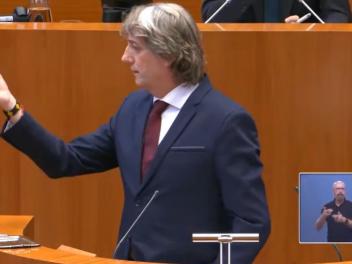 Carlos Martínez, secretario general del PSOE en Castilla y León, durante una intervención en las Cortes.