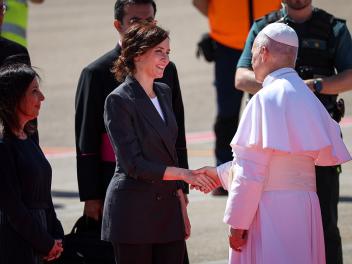 Isabel Díaz Ayuso con el papa León XIV en Madrid.