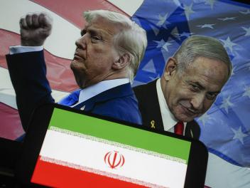 Ilustración que muestra al presidente de EEUU, Donald Trump, y al primer ministro de Israel, Benjamin Netanyahu, sobre las banderas de sus países y de Irán.