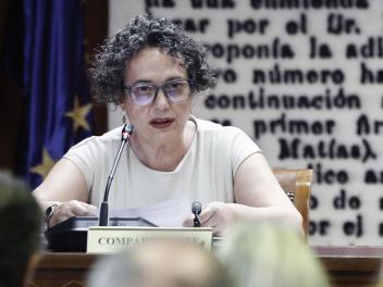 La secretaria del expresidente del Gobierno José Luis Rodríguez Zapatero, Gertrudis Alcázar, al inicio de su comparecencia en la comisión de investigación del Senado.