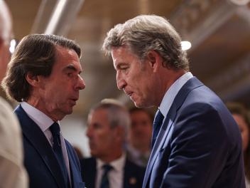SPAIN - SEPTEMBER 19: The former Prime Minister of Spain, Jose Maria Aznar, and the President of the PP, Alberto Nuñez Feijoo, during the closing ceremony of the FAES Campus, on 19 September, 2025 in Madrid, Spain. This year's FAES meeting is marked by Sanchez's offensive against Israel due to the situation in Gaza. In fact, the Executive is preparing an urgent decree law with nine measures, among them the embargo of arms to Israel or prohibiting the transit through Spanish ports to all ships carrying fuel for the Israeli armed forces. (Photo By Matias Chiofalo/Europa Press via Getty Images)