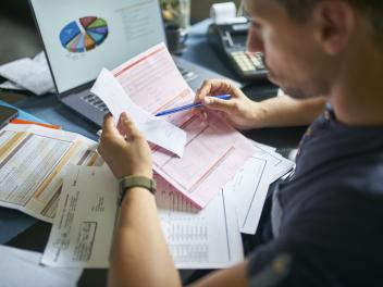 Un hombre, ajustando cuentas con el 'fisco'