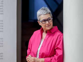 Eva Orúe en una imagen de la Feria del Libro de Madrid en 2024.