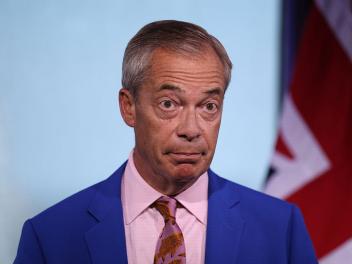 nigel-farage-dimite-elecciones