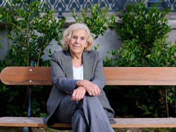 Manuela Carmena, en un posado por la presentación de su libro 'Imaginar la vida'