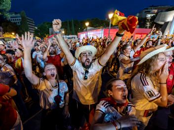 La afición española inunda las calles de toda España de felicidad.