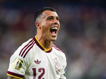 Pedro Porro celebrando la victoria tras el España-Francia en semifinales del Mundial de 2026.