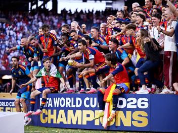 La Selección Española levantando la Copa del Mundo.