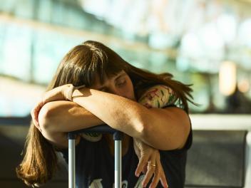 Una mujer con somnolencia