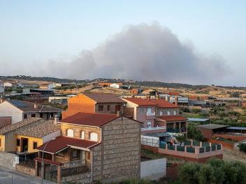 Columna de humo en Villa del Prado el 22 de julio de 2026.