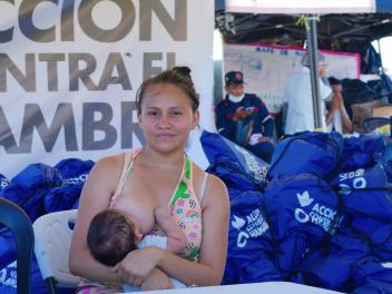 Greyerly Uzcátegui, de 19 años, madre de dos niños y sobreviviente del terremoto que ocurrió el pasado 24 de junio en la zona de la Guaira, en Venezuela.