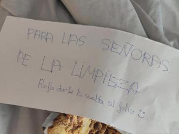 El mensaje de unas huéspedes a las camareras de hotel.