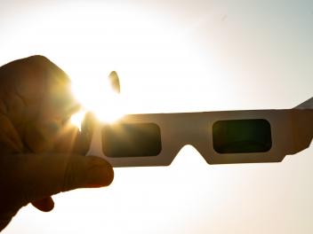 Imagen de archivo de unas gafas de eclipse.
