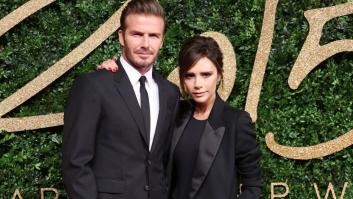 Las chanclas de David Beckham son lo mejor de esta foto
